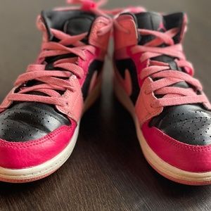 Air Jordan 1 Mid 'Coral Chalk'